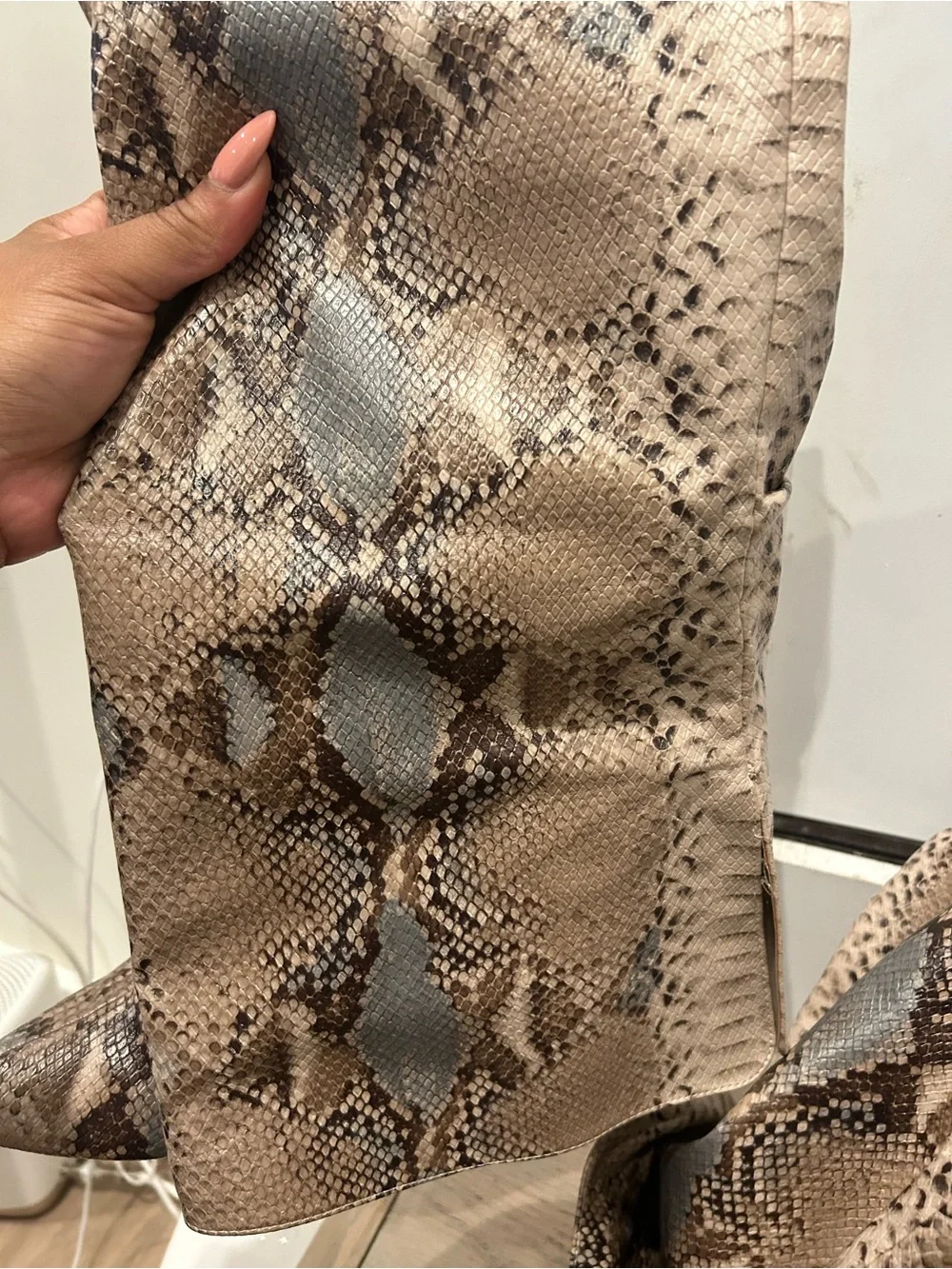 Snake-Print Reptile Pet Habitat Hide - Beige Brown
